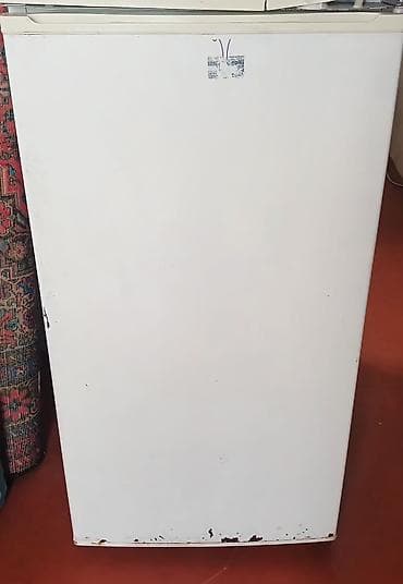 soyuducular sederek: Ağ rəngdə təkqapılı məişət soyuducusu. Xüsusiyyətlər: - Üst hissədə — 1