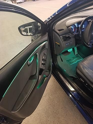 hyundai accent 2018 1.6: Hyundai Elantra sedan - Kuzov: dərin mavi rəng, idman üslublu ön və — 2