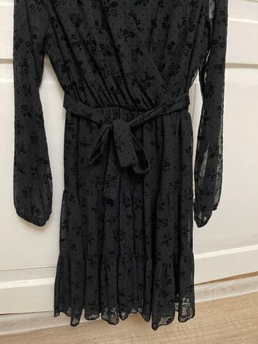 8 mart gulleri: Platye. Razmer M — 2