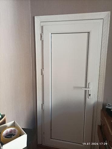 Ağ rəngli plastik (PVC) qapı - Material: PVC profil, düz panel dizayn — 1
