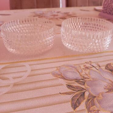 sorbon konfet: Hamısı bir yerdə 15 AZN 2 ədəd Xrustal konfet qabı, 1 ədəd Xrustal — 3