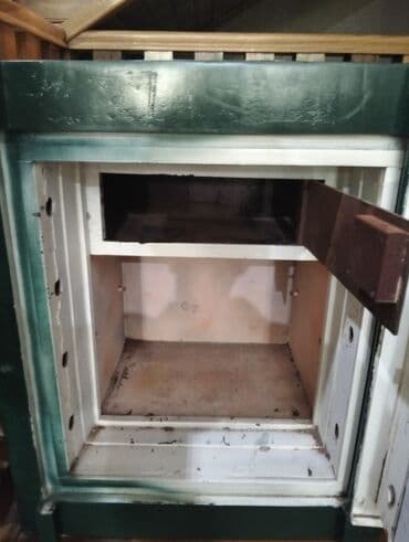 Gözəllik və estetika avadanlığı: Qedimi seyf 500kq yaxin cekisi var 5,6 nefere zordan terpetmey olur — 4