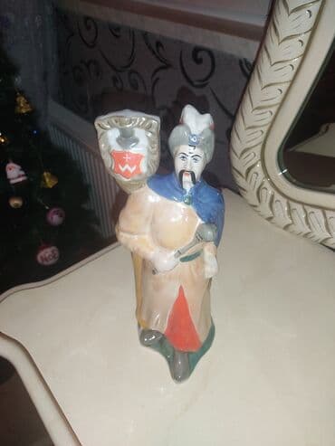 Qedimi suvinir putulka farfor