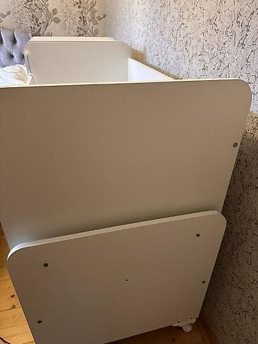 manej besik: Oğlan və qız üçün, İşlənmiş, Dördbucaq, Beşik, Matras ilə, Yellənmə mexanizm ilə — 9