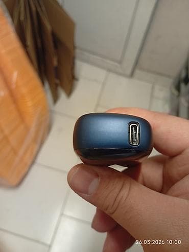 mini qulaqciq: USB Type-C girişli kompakt cihaz qutusu - Port: USB Type‑C (şarj — 1