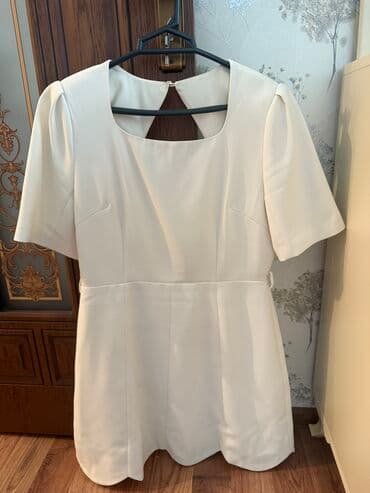 2 ci əl geyimlər: 1defe geyinilib. Ideal veziyyetdedi. Baha qiymete almisdm yari qiymete — 1