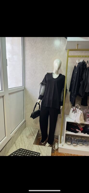 Manekenlər: Endirim yoxdu. Qara 10 azn. Ag 40 azn. Catdirilma yoxdu. Elaqe ucun — 2