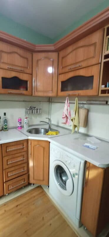 evler bineqedide: Bakıxanov qəsəbəsi, Kaspi Bakıxanov təhsil mərkəzinin yanında,3 — 7