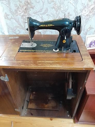 Mexaniki tikiş maşını, şkaflı model. - Pedalla idarə olunan, elektrik