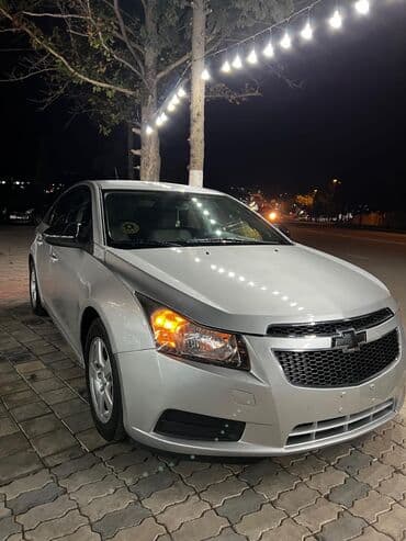 ikinci əl oturacaqlar: Chevrolet Cruze: 1.4 l | 2014 il 20086 km Sedan — 6