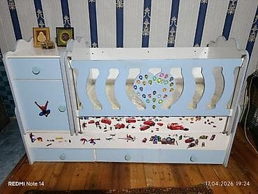 Oğlan və qız üçün, Dördbucaq, Beşik, Matras ilə, Yellənmə mexanizm ilə