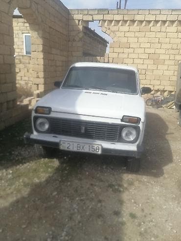 pirsep satisi: LADA Niva (VAZ 2121) – ağ rəng, 3 qapı, mexaniki ötürmə. - Kuzov — 1