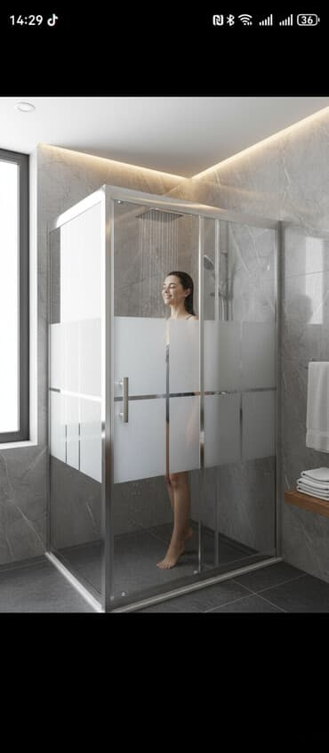 Truba: Gümüşü rəngli metal çərçivəyə malik, qismən buzlu şüşəli duş kabinəsi — 1