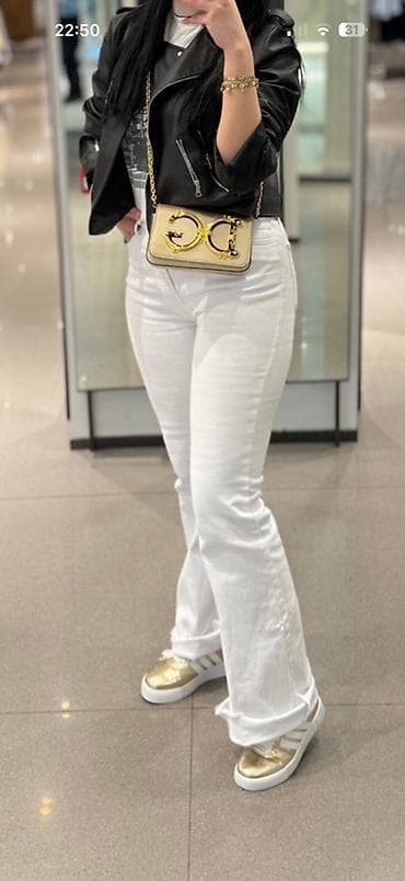 Ağ rəngli qadın şalvarı - Kəsim: yuxarı hissədə dar, dizdən aşağı