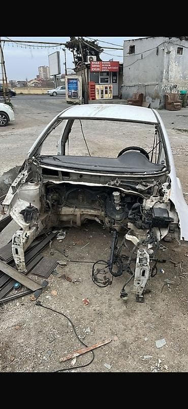 volqa ehtiyat hisseleri: Kia Rio (2011–2016) kuzov və salon hissələri satışda – donor — 1