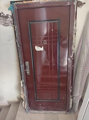 Metall giriş qapısı - Material: polad/metal konstruksiya - Rəng: tünd