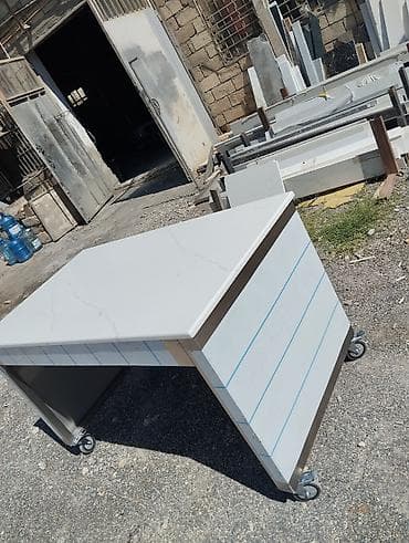 Кассовое оборудование: Təkərli kvars daş üstlü iş masası/ada - Üst panel: ağ kvars daş — 1