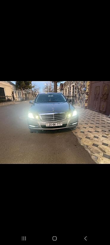 Mercedes-Benz E-Class: 1.8 l | 2011 il Sedan