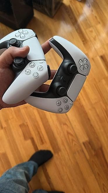 Məhsul: PlayStation 5 DualSense gamepadları və ikiqat şarj stansiyası