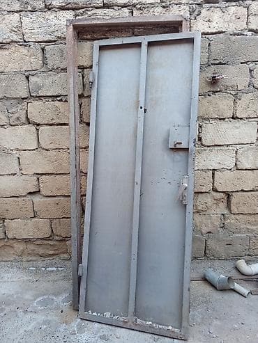 dam: İşlənmiş Giriş qapısı Ünvandan götürmə — 1
