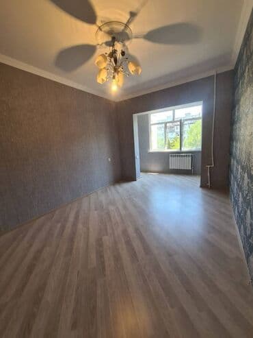 9 ci mikrorayon satilan evler: Bakı, 3 otaqlı, Köhnə tikili, m. Xalqlar Dostluğu, 82 kv. m — 2