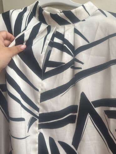 sifon koynekler: 1-2 dəfə geyinilib Mangodan alınıb Xl razmerdir Sinə hissəsində — 2