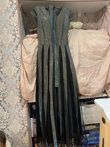 duxular ve qiymetleri: Əlimdə müxtəlif model toy və nişan paltarları var. Hamısı səliqəli — 5