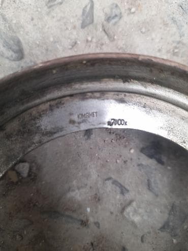 kelle qend: Antik qəndqabi ve oyuncaq — 2