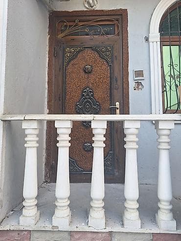 ferma dəmir: Dekorativ giriş qapısı - Material: metal əsaslı, üzərində taxta — 1