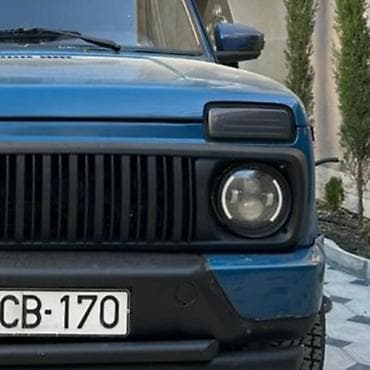 niva gidravlika: LADA Niva (3 qapılı SUV) – mavi rəng Xüsusiyyətlər: - Korpus: yığcam — 2