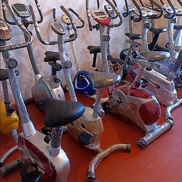 Müxtəlif rənglərdə və dizaynlarda velotrenajorlar. Evdə idman etmək