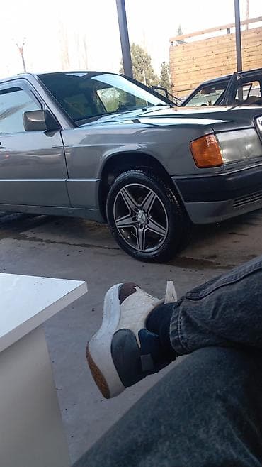 mercedes ucuz: Mercedes-Benz 190E (W201) sedan - Kuzov: 4 qapılı sedan, metalik boz — 2