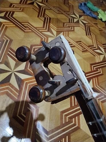 tar instrument: Tar - Milli simli musiqi aləti, qılafı ilə birlikdə. - Korpus — 3