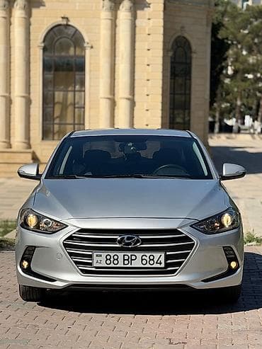 Hyundai Elantra: 1.6 l | 2018 il Sedan