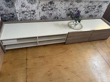 Düz TV altlığı, Polkalı, Laminat