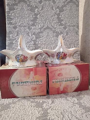 balta bıcaq: Zərif bəzəkli şüşə və porcelan stolüstü dəstlər 1) Şüşə likör dəsti - — 4