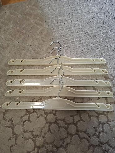 Plastik asılqanlar dəsti - 2 müxtəlif model: düz, çoxməqsədli bej