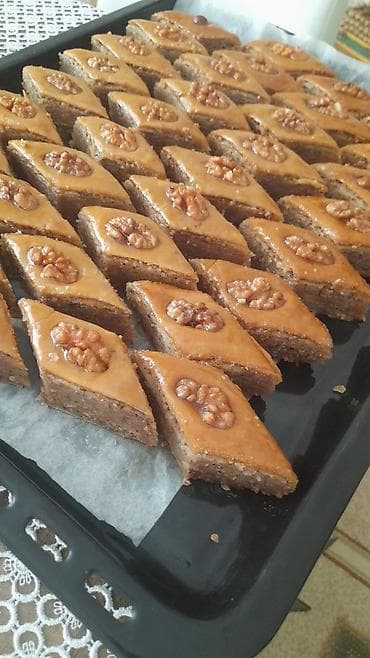 sirniyyat sufresi: Milli şirniyyat assortimenti – evdə hazırlanır Tərkib və növlər: - — 5