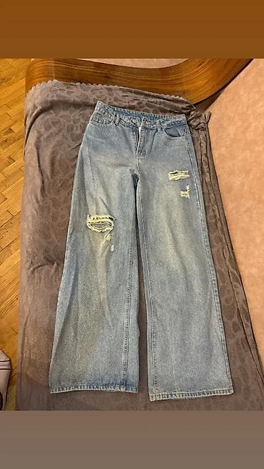 - Məhsul: Qadın denim şalvar - Rəng: Açıq mavi (light wash) - Model