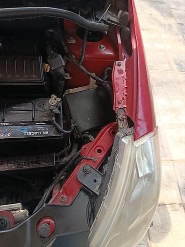 a6 audi: Nissan Tiida: 1.6 l | 2008 il Sedan — 7