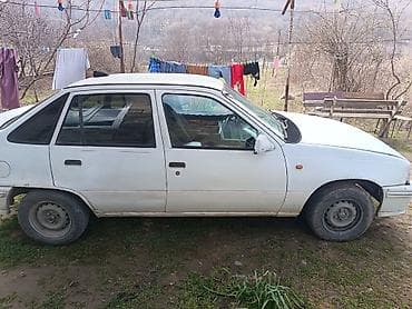 daewoo nexia 2009: Daewoo Nexia sedan, ağ rəng. - Kuzov: 4 qapılı, geniş salon və iri — 5