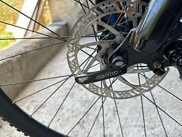 velosibedler: Hirus velosipedi qara və qırmızı rəngdədir. Dağ velosipedi kimi — 5
