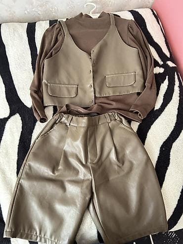 tulku derisi: Qız uşağı üçen – eko dəridən şortik və qolsuz jilet, üstündə incə — 3