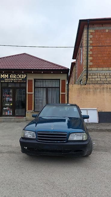 Mercedes-Benz sedan (W202 C-Class) - Kuzov: 4 qapılı sedan, tünd mavi
