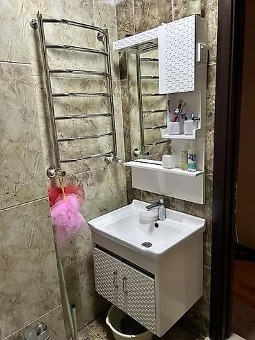buddha hamam: Mənzilin daxili: zövqlü təmirli, işıqlı və səliqəli planlaşdırma. - — 2
