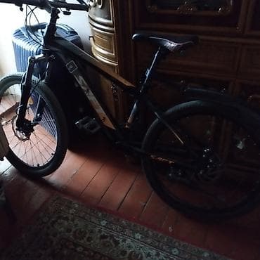 Dağ velosipedi – hardtail tip Xüsusiyyətlər: - Geniş profil təkərlər