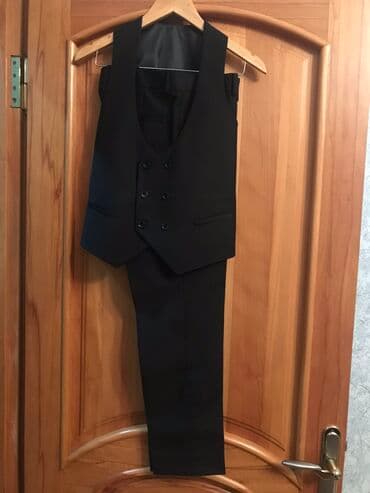 kişi ucun klassik qara kostyum: Kostyum, qara rəngdə — 2