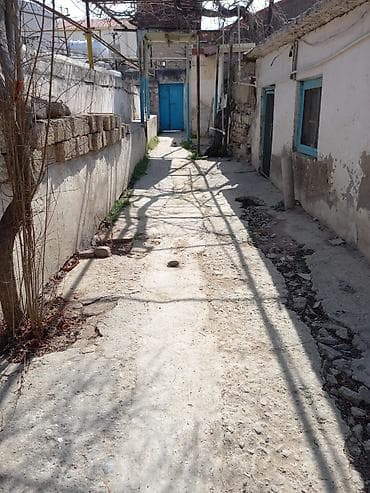 mesdagada heyet evleri: 2 mərtəbəli həyət evi hər mərtəbədə sanitar qovsaq mətbəxdə var orta — 2