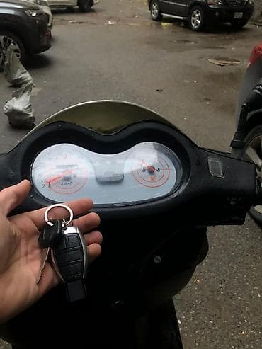 vito guzgusu: Skuter R9 (XT500T-E) – şəhər içi rahat və qənaətcil gediş üçün — 1