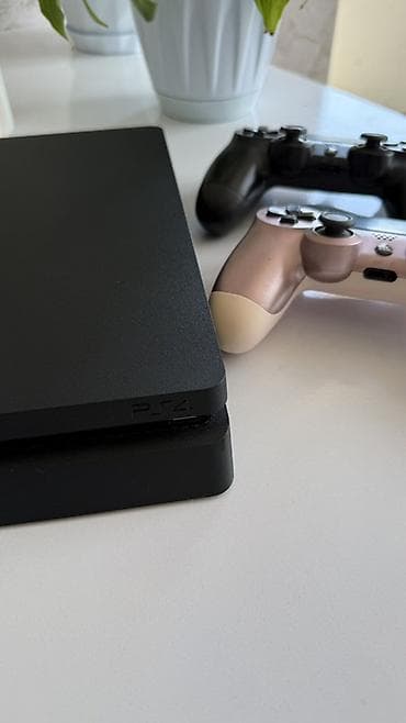 игровая консоль: Продаётся отличный комплект Sony PlayStation 4 Slim с объёмом памяти — 2